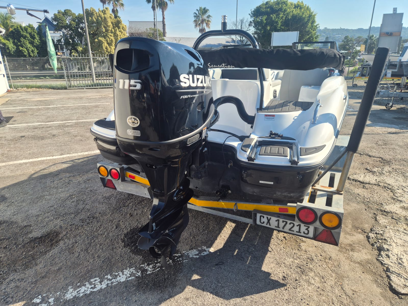 18FT LX Sensation with 115HP Suzuki Four Stroke - Image 6
