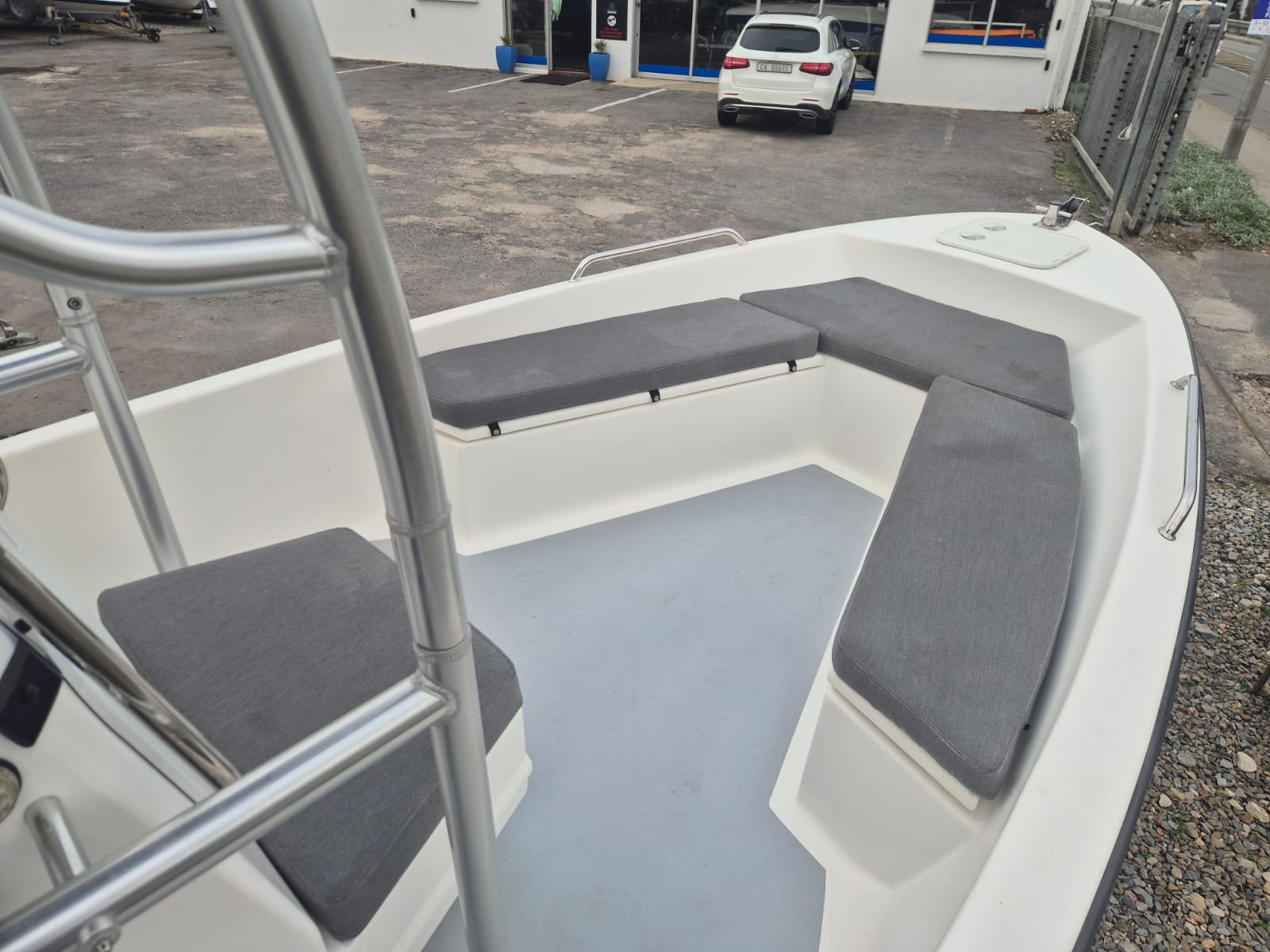 Fusion 17 with 140HP Yamaha Four Stroke - Image 3
