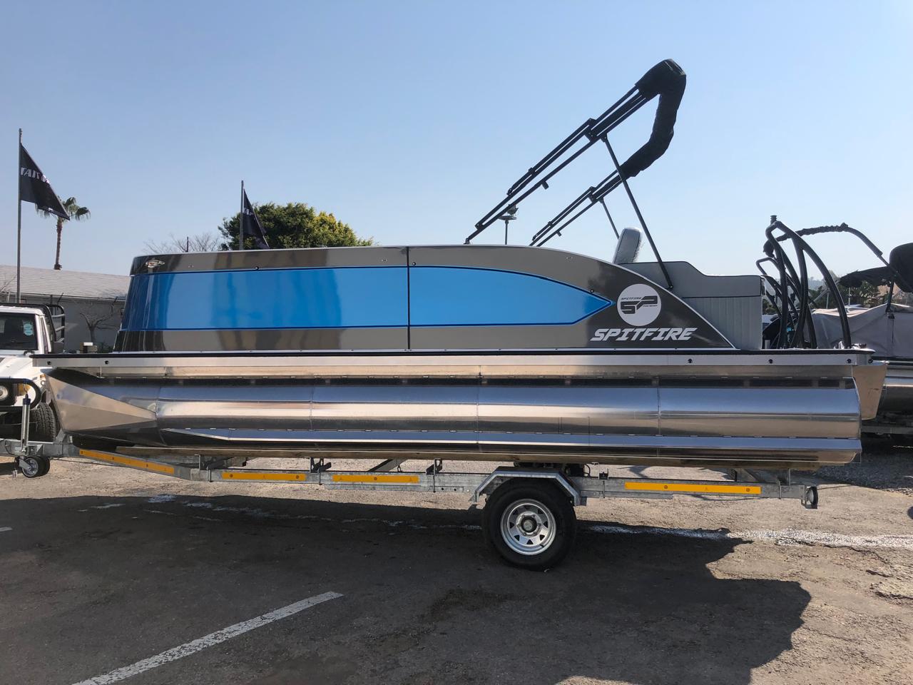 New 6250 Spitfire Pontoon Boat with 140HP Suzuki Four Stroke - Image 4