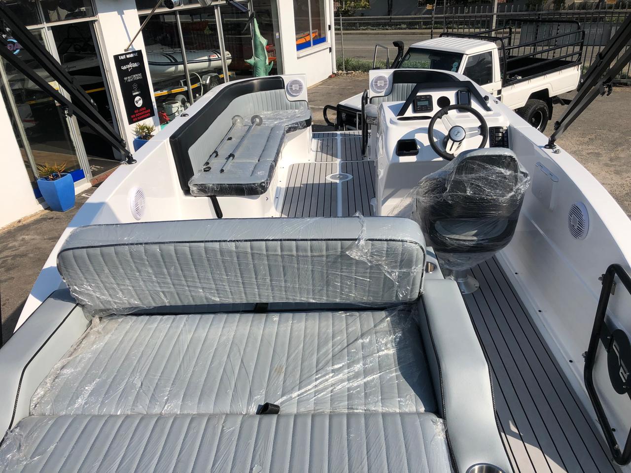 New 6250 Spitfire Pontoon Boat with 140HP Suzuki Four Stroke - Image 7