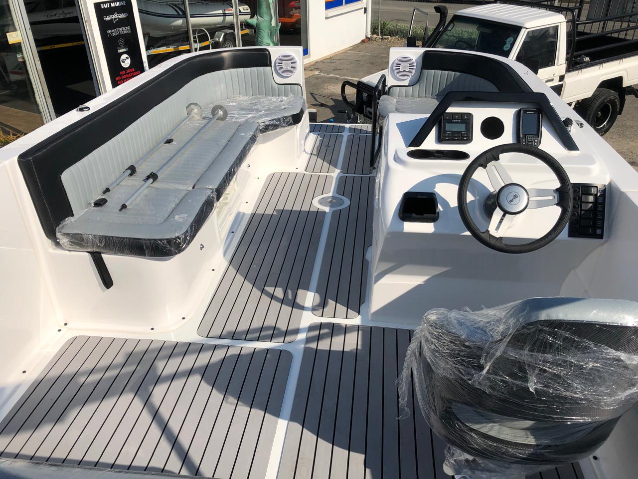 New 6250 Spitfire Pontoon Boat with 140HP Suzuki Four Stroke - Image 8